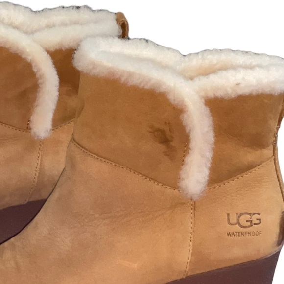 UGG Devorah waterproof wedge bootie. Size 7.5 GUC - Picture 12 of 14